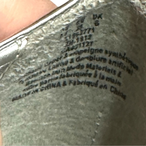 DKNY Metallic Silver Open Toe Sleek Modern High Heels
Size 8.5 - Picture 7 of 10